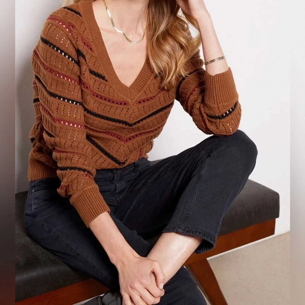 EVEREVE Sawyer Chevron Pullover Open Knit V Neck Pointelle Sweater Medium VGUC